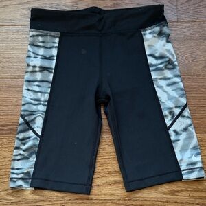 Girls M Nike Black and Gray Athletic Shorts nwt